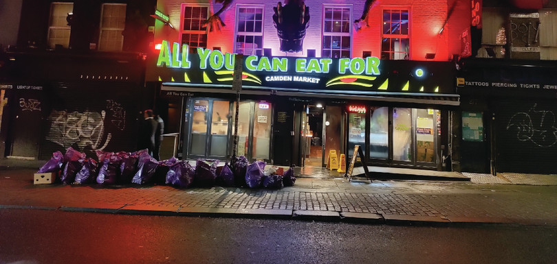 La respuesta de un restaurante de Londres a las rápidas subidas de precios, 2023.