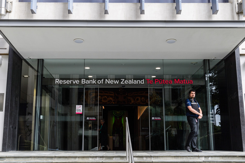 El banco central de Nueva Zelanda (Reserve Bank of New Zealand) fue pionero en la adopción de una política monetaria con un objetivo de inflación